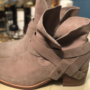 Ugg suede boot